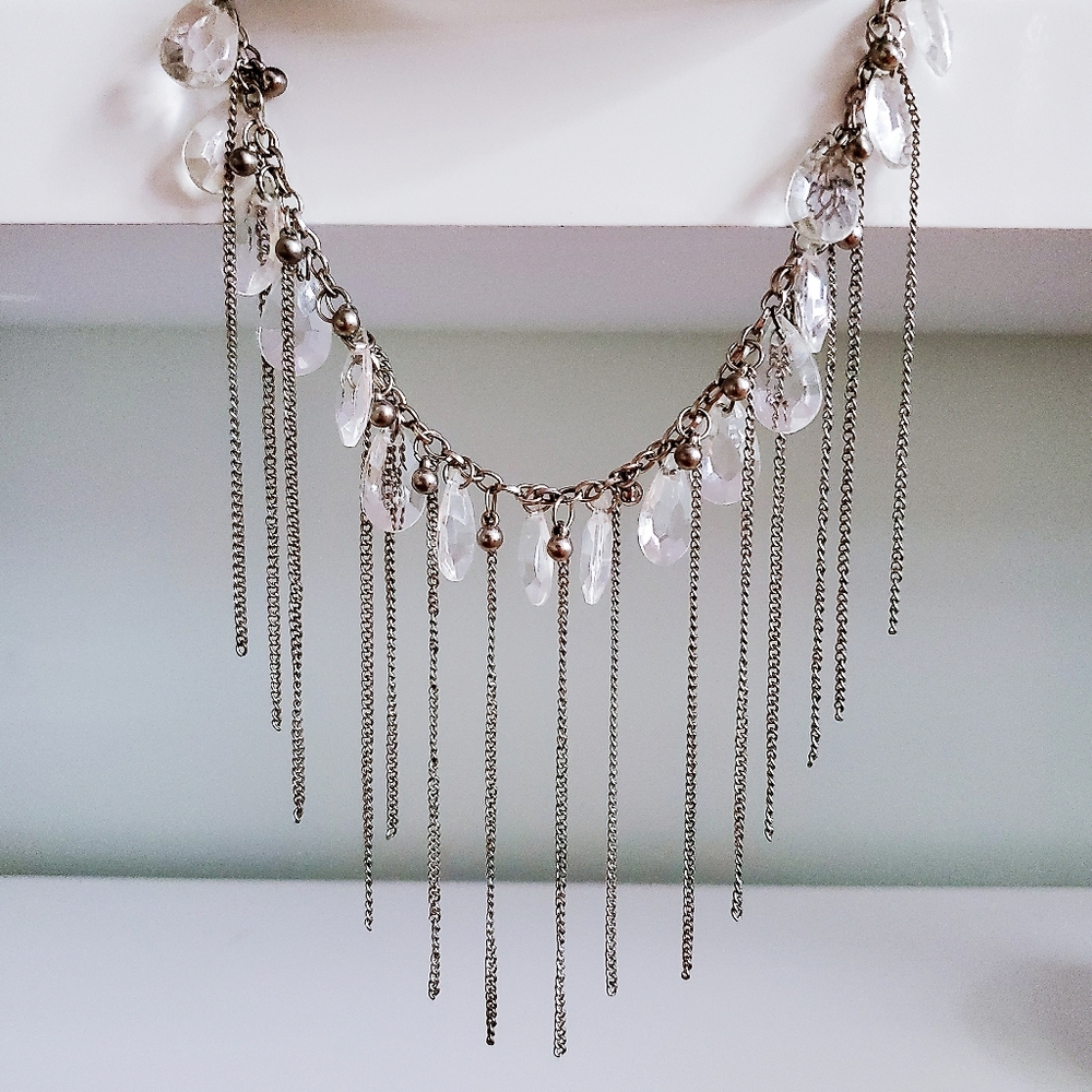 DANGLE NECKLACE WITH CRYSTALS